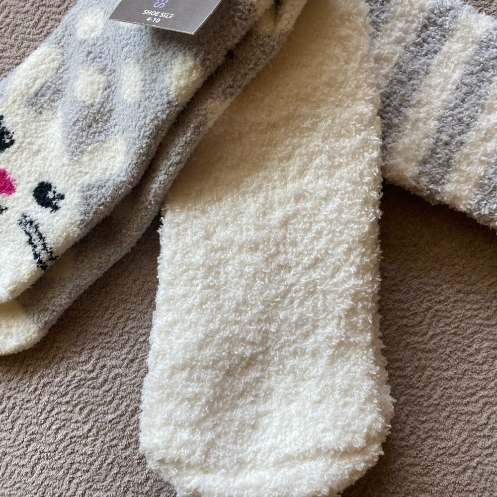 Cozy fuzzy slipper socks 3 pairs NWT Gray and White - Picture 4 of 6